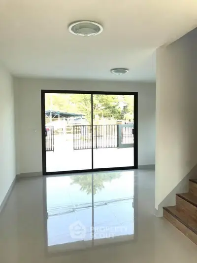 image_rental-13431356