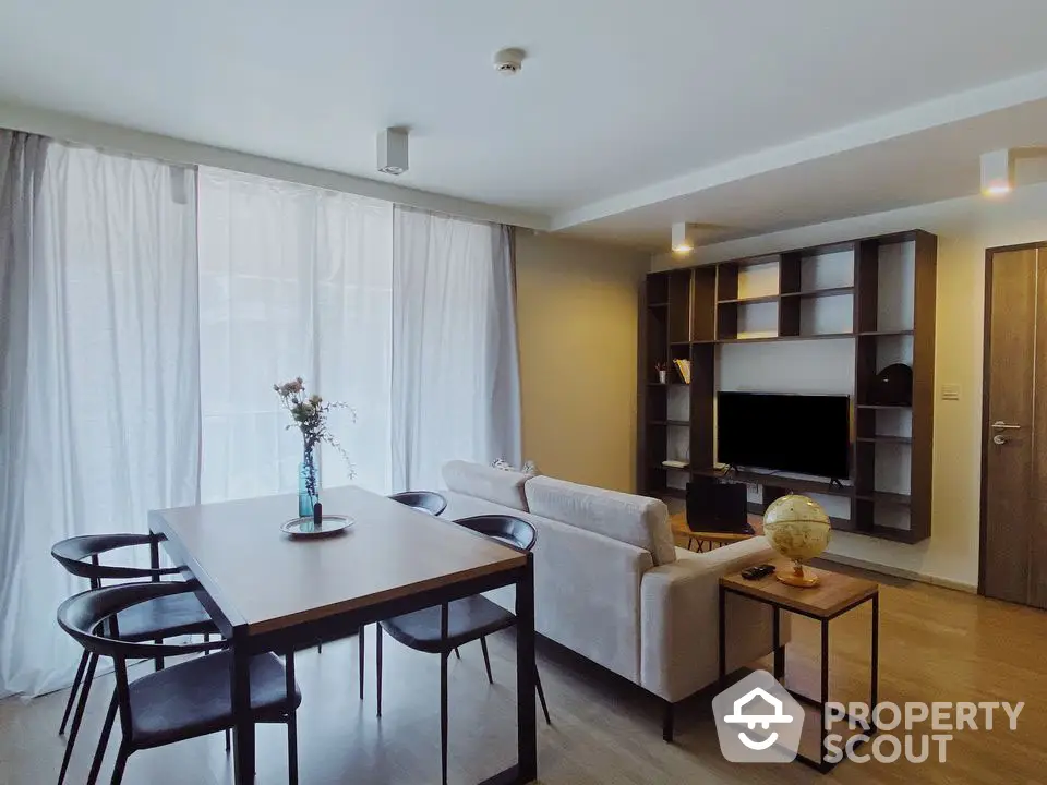 Fully Furnished 2 Bedrooms Condo at Maestro 02 Ruamrudee-1