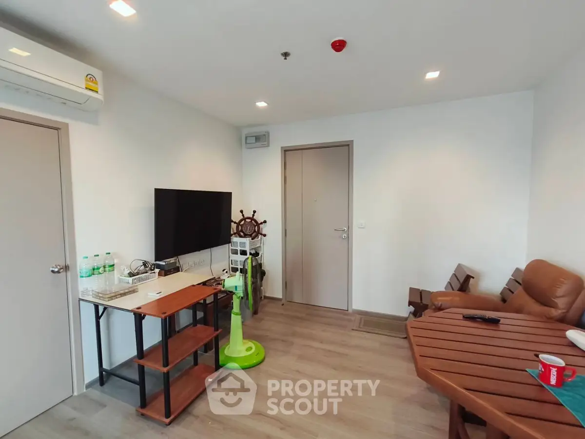 Modern living room with stylish furniture and wall-mounted TV, perfect for relaxation and entertainment.