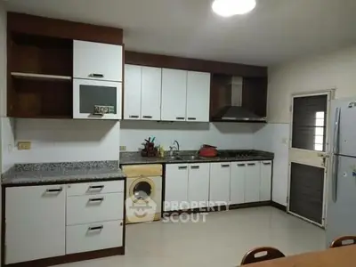  3 Bedrooms Condo -5