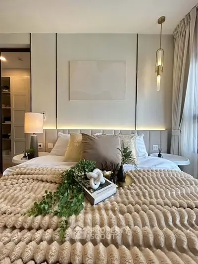 Luxurious bedroom with elegant decor and plush bedding, perfect for relaxation and comfort.