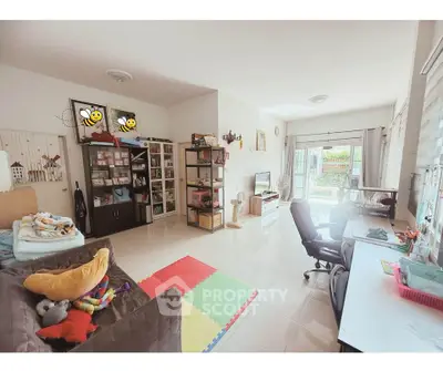 Spacious living room with modern decor and garden view, ideal for family gatherings.