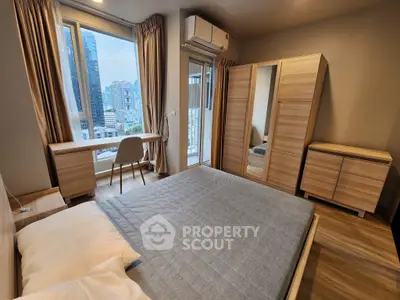 Modern bedroom with city view, featuring wooden furniture and a cozy atmosphere.