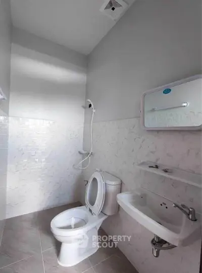 Modern bathroom with sleek design and white fixtures