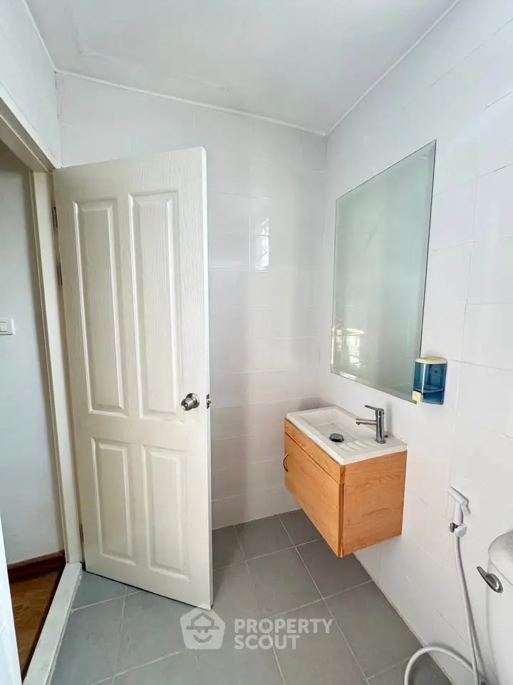 Modern bathroom with sleek wall-mounted sink and minimalist design.