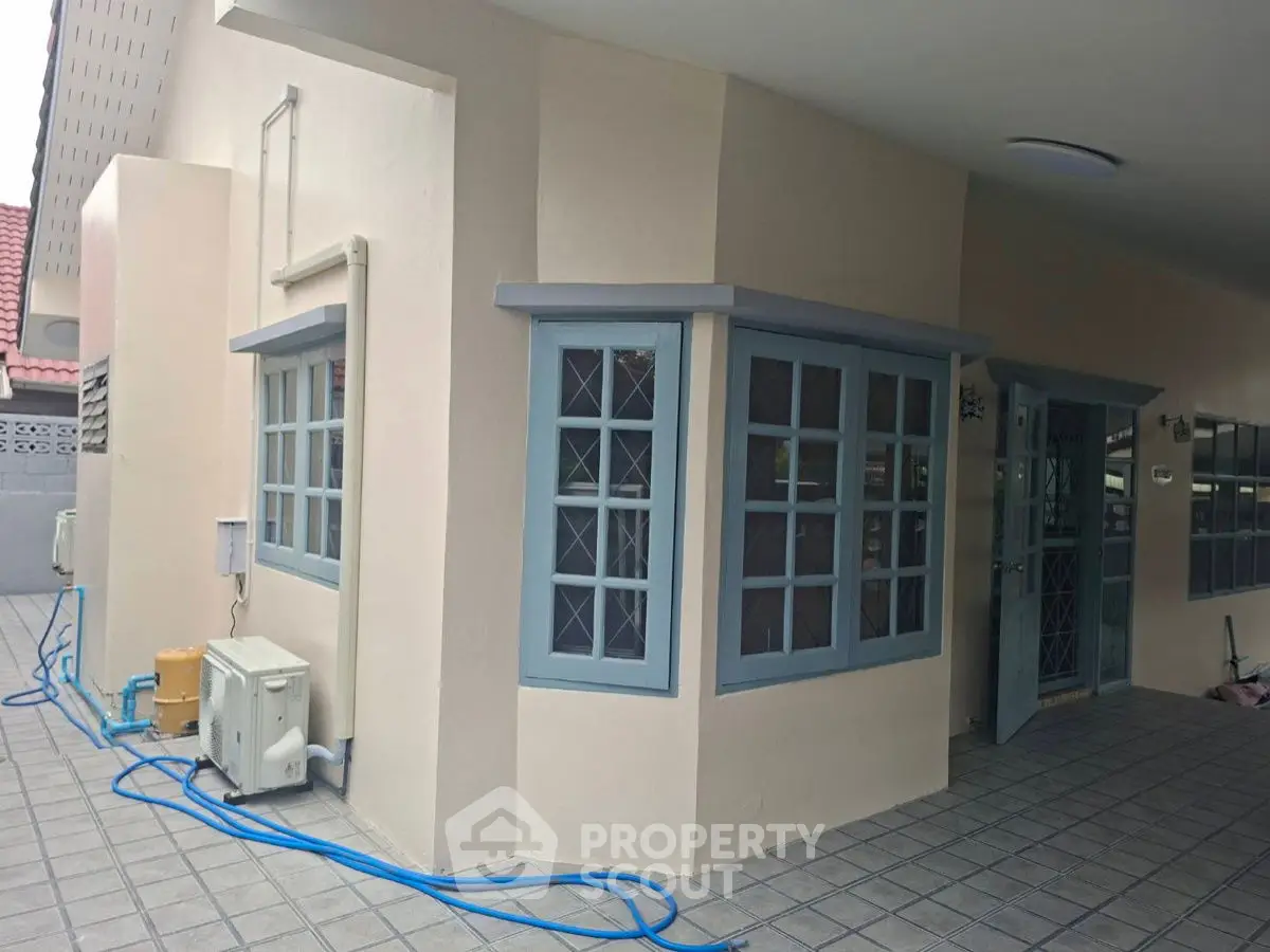 Charming corner unit with unique window design and tiled exterior, perfect for modern living.