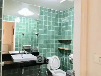  2 Bedrooms Condo at Phahol Metro Bathroom