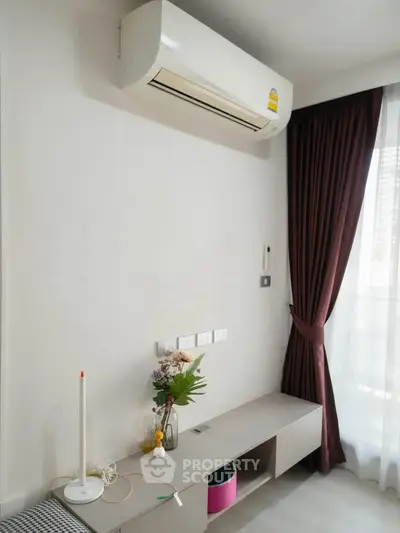 Modern living room with air conditioning and elegant decor
