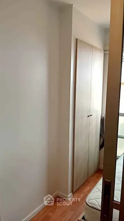 Compact bedroom with built-in wardrobe and natural light, ideal for cozy living.