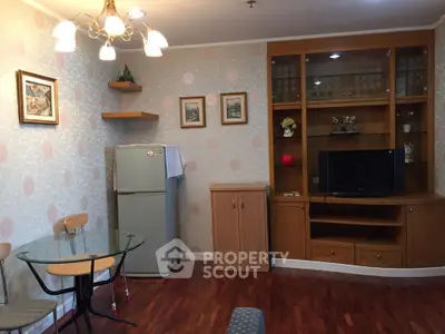  2 Bedrooms Condo at Pathumwan Resort-4