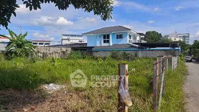 Charming suburban house with spacious green yard and blue sky backdrop.
