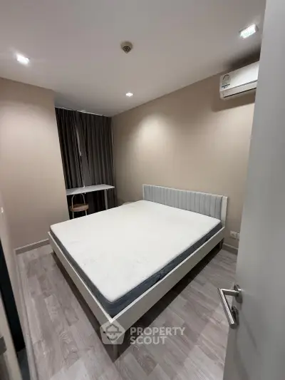 Cozy bedroom with modern decor, featuring a comfortable bed and study area, perfect for relaxation and productivity.