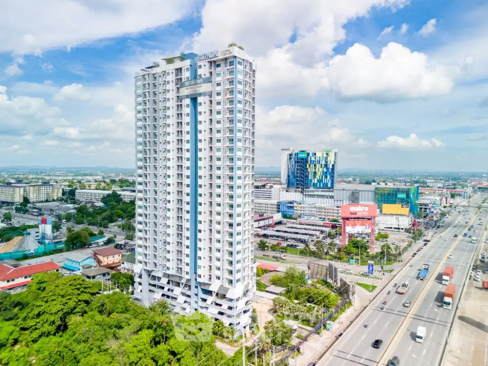 Stunning high-rise building with panoramic city views and modern architecture.
