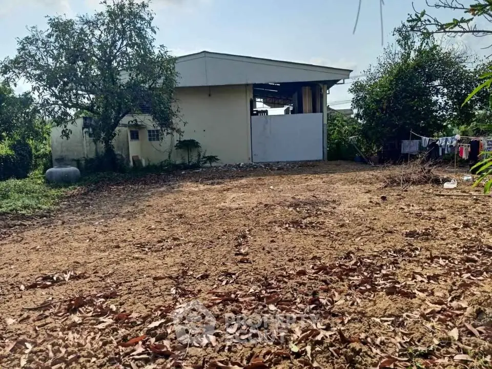 Spacious rural property with a detached building and open yard, ideal for development or agricultural use.