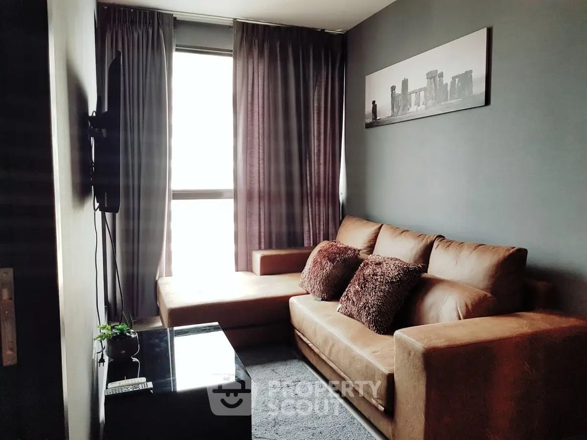 Cozy living room with plush sofa and modern decor, perfect for relaxation.
