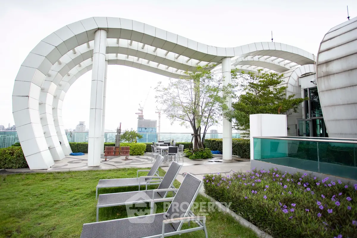 Stunning rooftop garden with modern seating and lush greenery, perfect for relaxation and city views.
