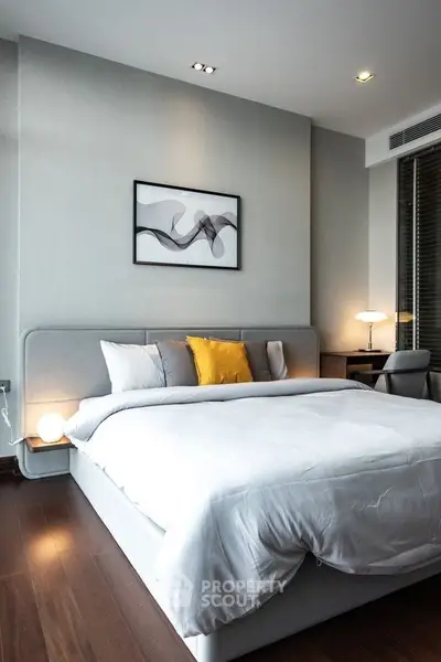 Modern bedroom with stylish decor and cozy ambiance, featuring a comfortable bed and elegant lighting.