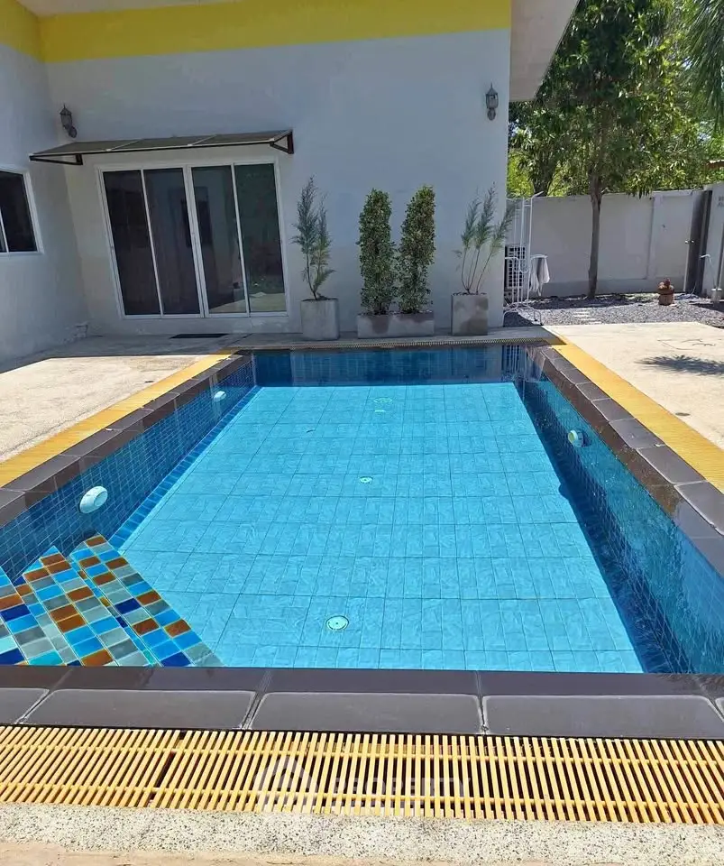 Charming property with a private pool and modern exterior, perfect for relaxation and entertainment.