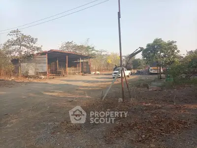 Spacious industrial lot with open warehouse and ample parking space