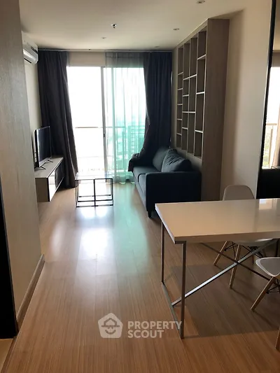 1 Bedroom Condo at Sky Walk Phra Khanong-3