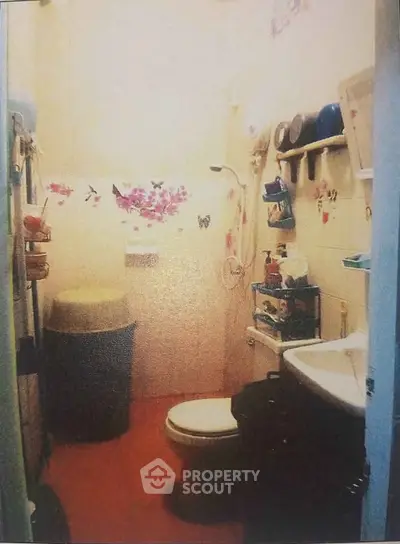 Cozy bathroom with vibrant decor and efficient storage solutions.