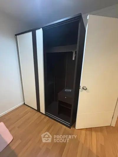 Spacious modern wardrobe with sleek design in a well-lit room, perfect for organized storage.