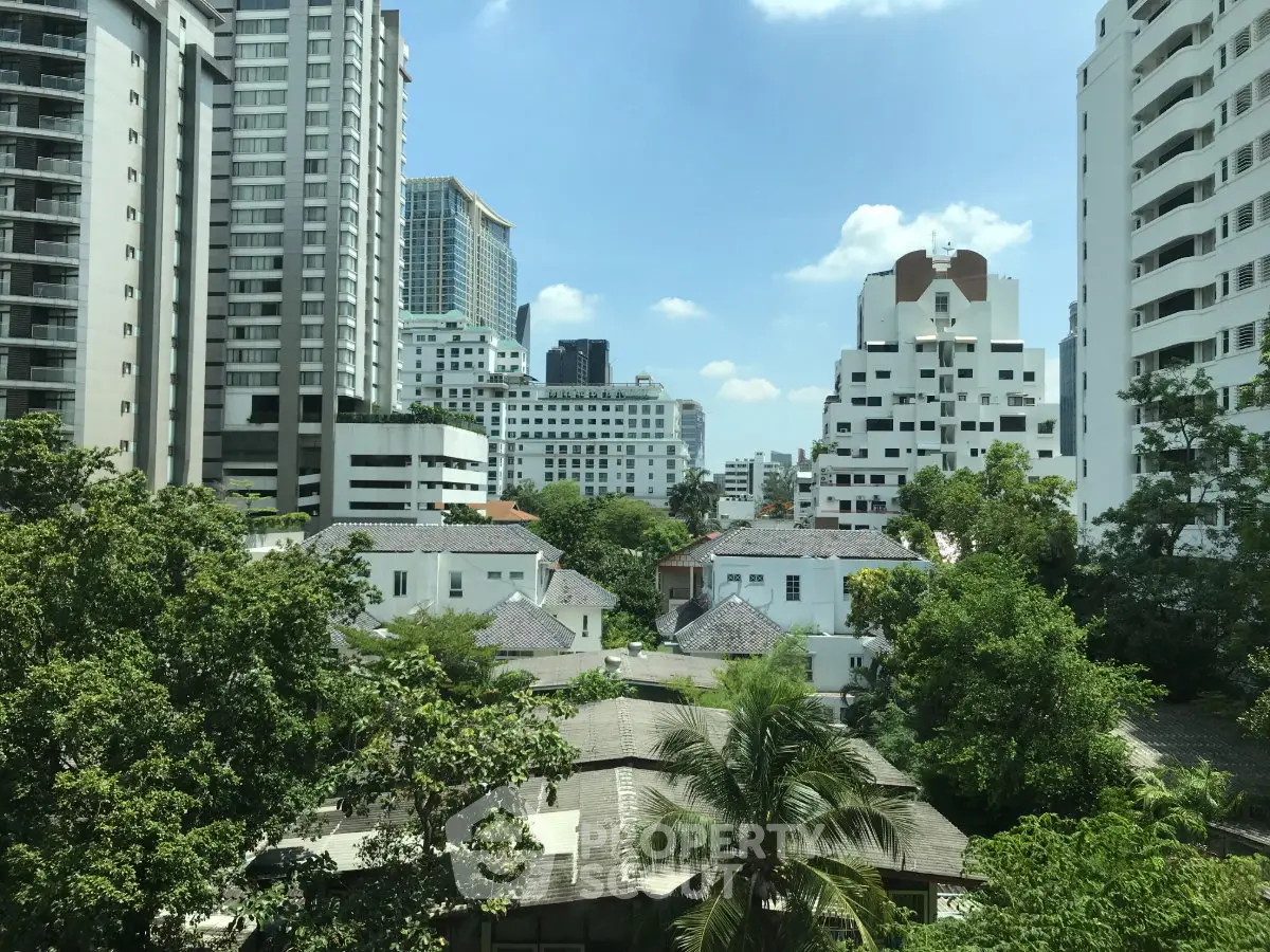 Navin Court