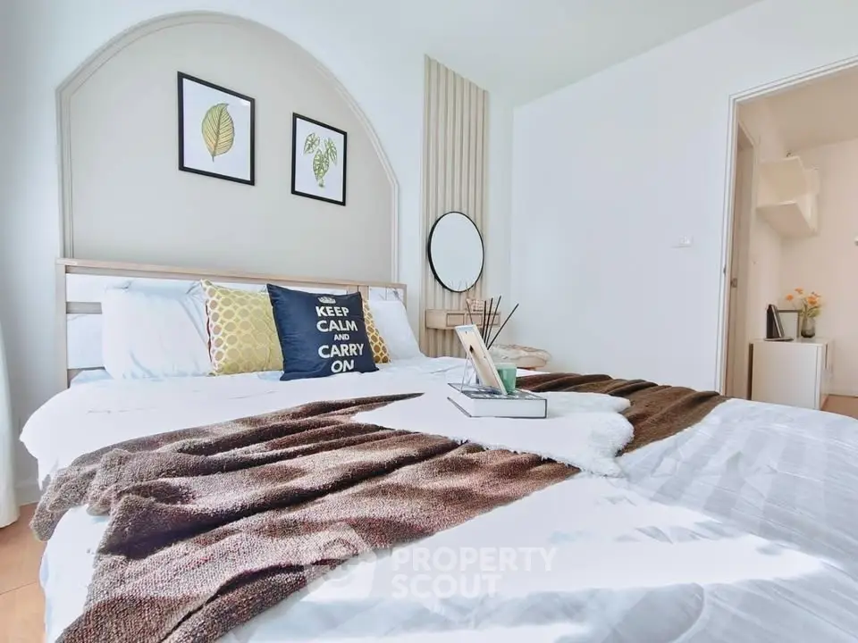 Bright and cozy bedroom with stylish decor and modern furnishings, perfect for relaxation and comfort.