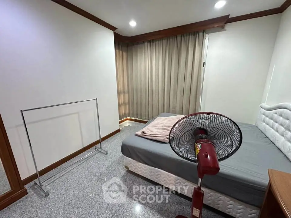 Cozy bedroom with modern decor and natural light, featuring a comfortable bed and stylish furnishings.