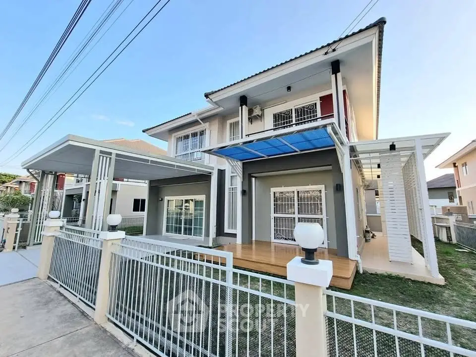 Stunning modern two-story house with spacious balcony and elegant exterior design.