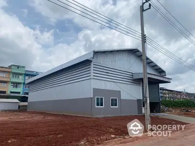 Spacious industrial warehouse with modern design and ample outdoor space.