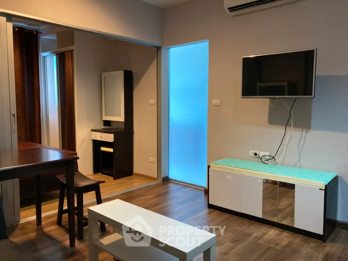 Fully Furnished 1 Bedroom Condo at Fuse Chan Sathorn-1