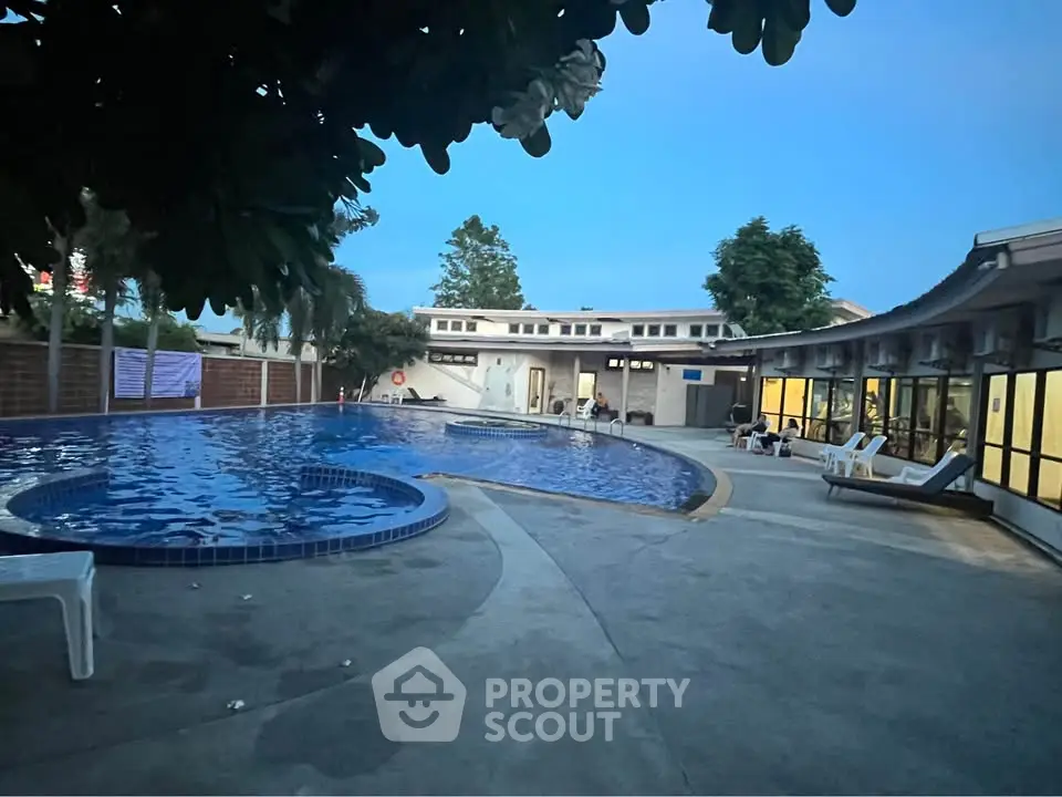 Luxurious outdoor pool area with modern design and ample seating, perfect for relaxation and leisure.