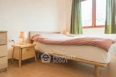 Fully Furnished 1 Bedroom Condo at The Crest Ruamrudee-7