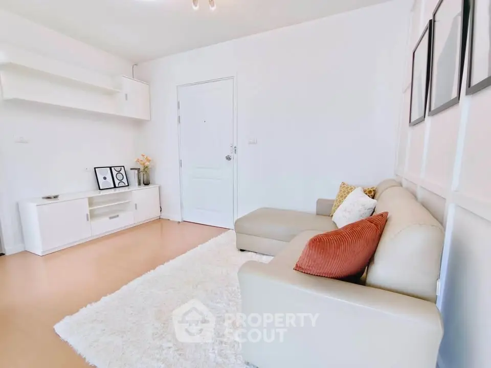 Bright and cozy living room with modern decor and comfortable seating.