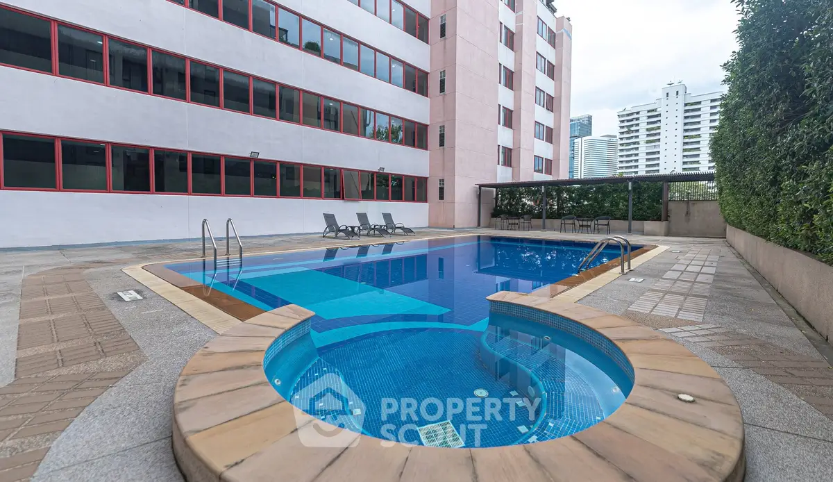 Luxurious apartment complex with stunning pool and jacuzzi, perfect for relaxation and leisure.