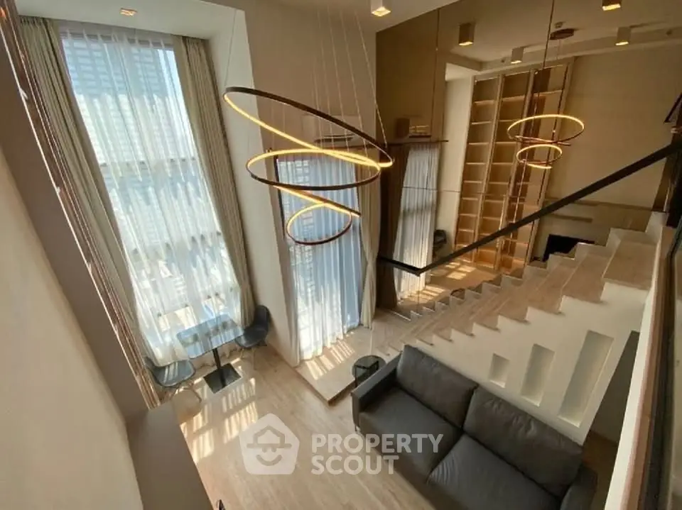 Luxurious modern living room with high ceilings and elegant lighting in a stylish apartment.