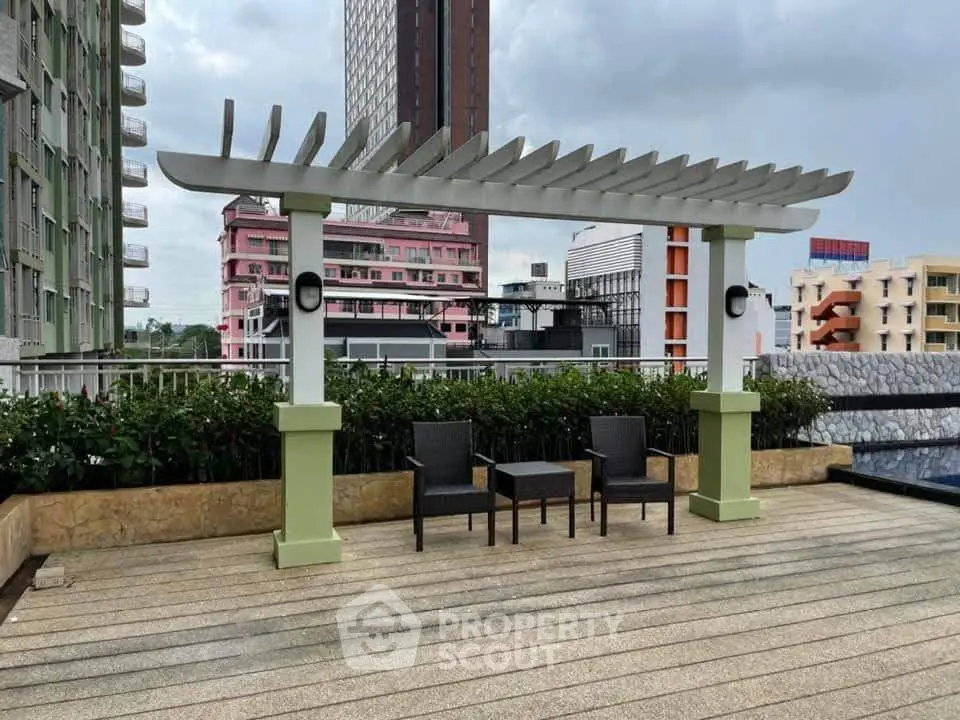 Stylish rooftop terrace with modern pergola and city views, perfect for relaxation and entertaining.
