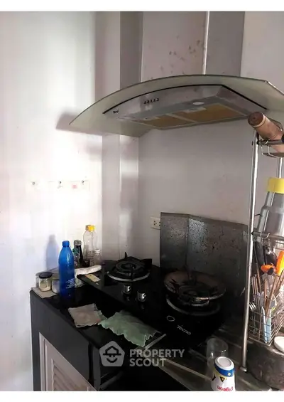 Modern kitchen with gas stove and sleek range hood, perfect for culinary enthusiasts.