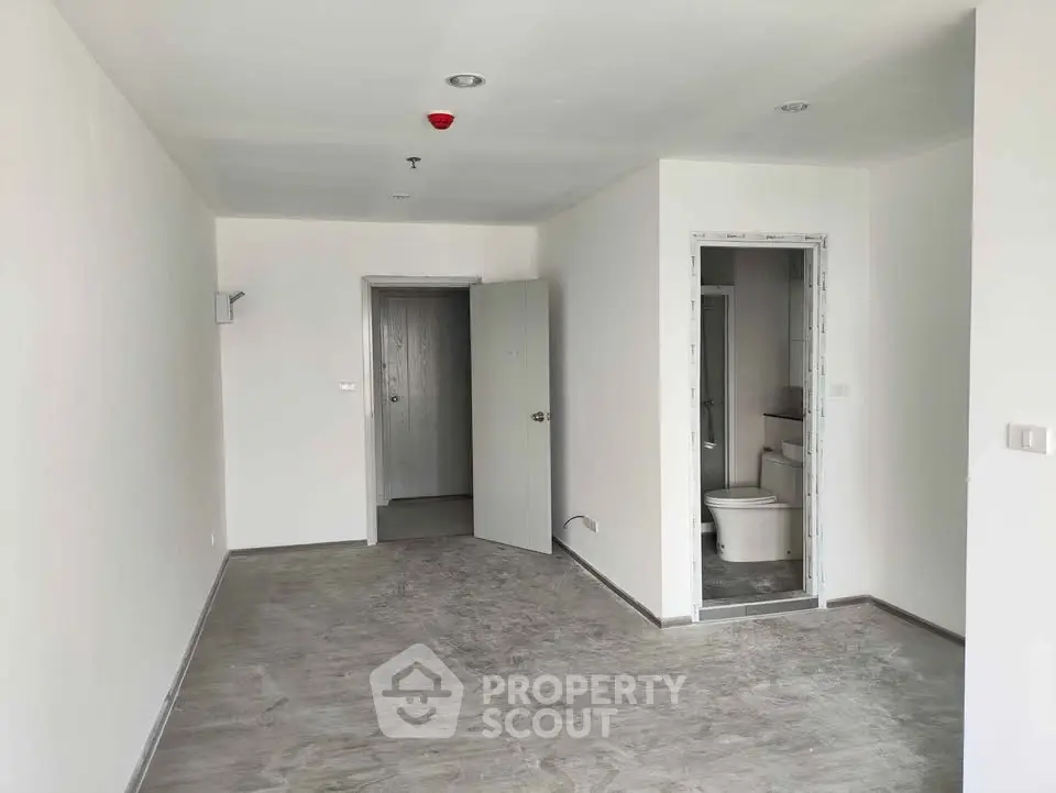 Spacious unfurnished room with attached bathroom in modern apartment