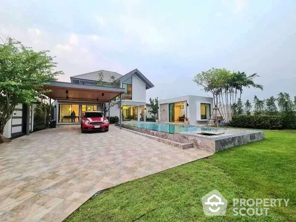 Luxurious modern house with pool and spacious driveway, perfect for family living.