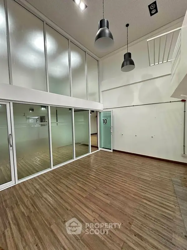 image_rental-28126285