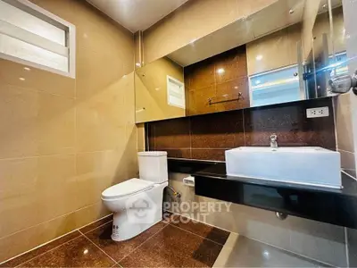 Modern bathroom with sleek design and elegant fixtures