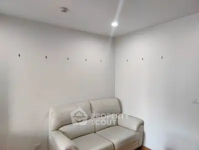 Minimalist living room with white leather sofa and modern lighting