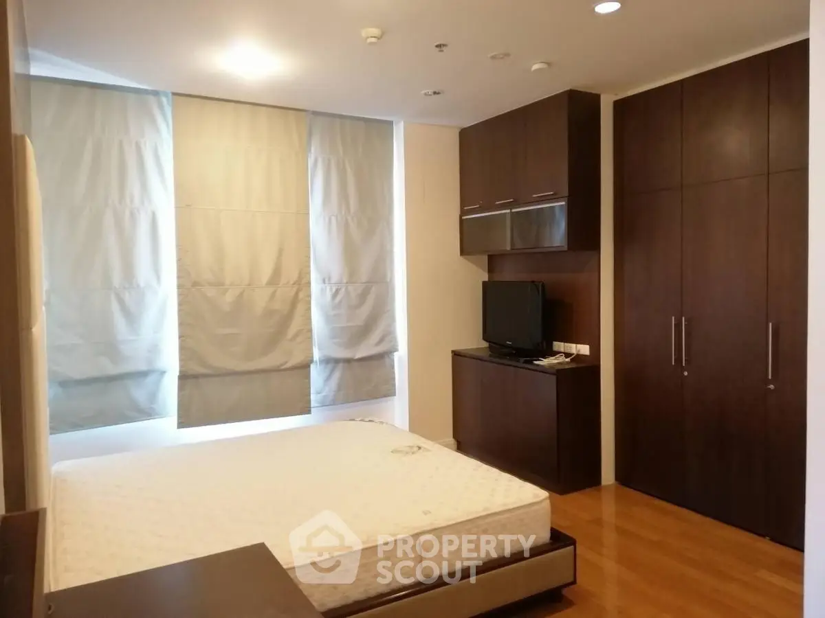 Spacious bedroom with modern furnishings and ample natural light