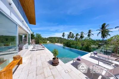 Luxurious villa with infinity pool and stunning tropical view