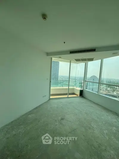 Spacious corner unit with floor-to-ceiling windows offering panoramic city views.