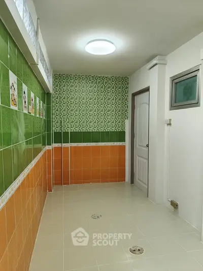 Colorful tiled room with green and orange walls, ideal for creative interior design.