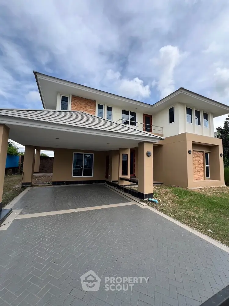 Modern two-story house with spacious driveway and contemporary design