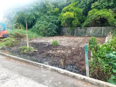 Vacant land plot surrounded by lush greenery, ideal for new construction.